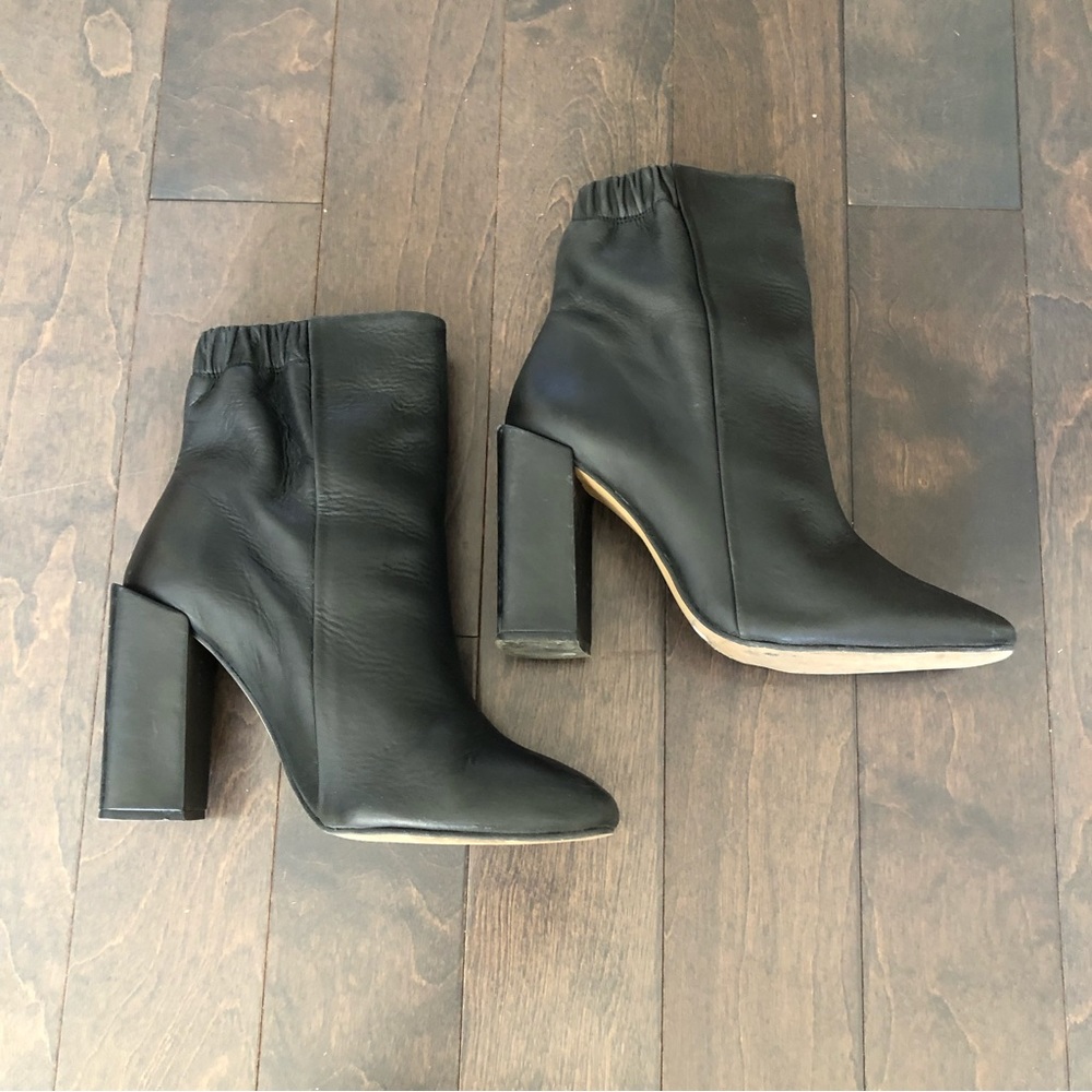 L’Intervalle leather booties